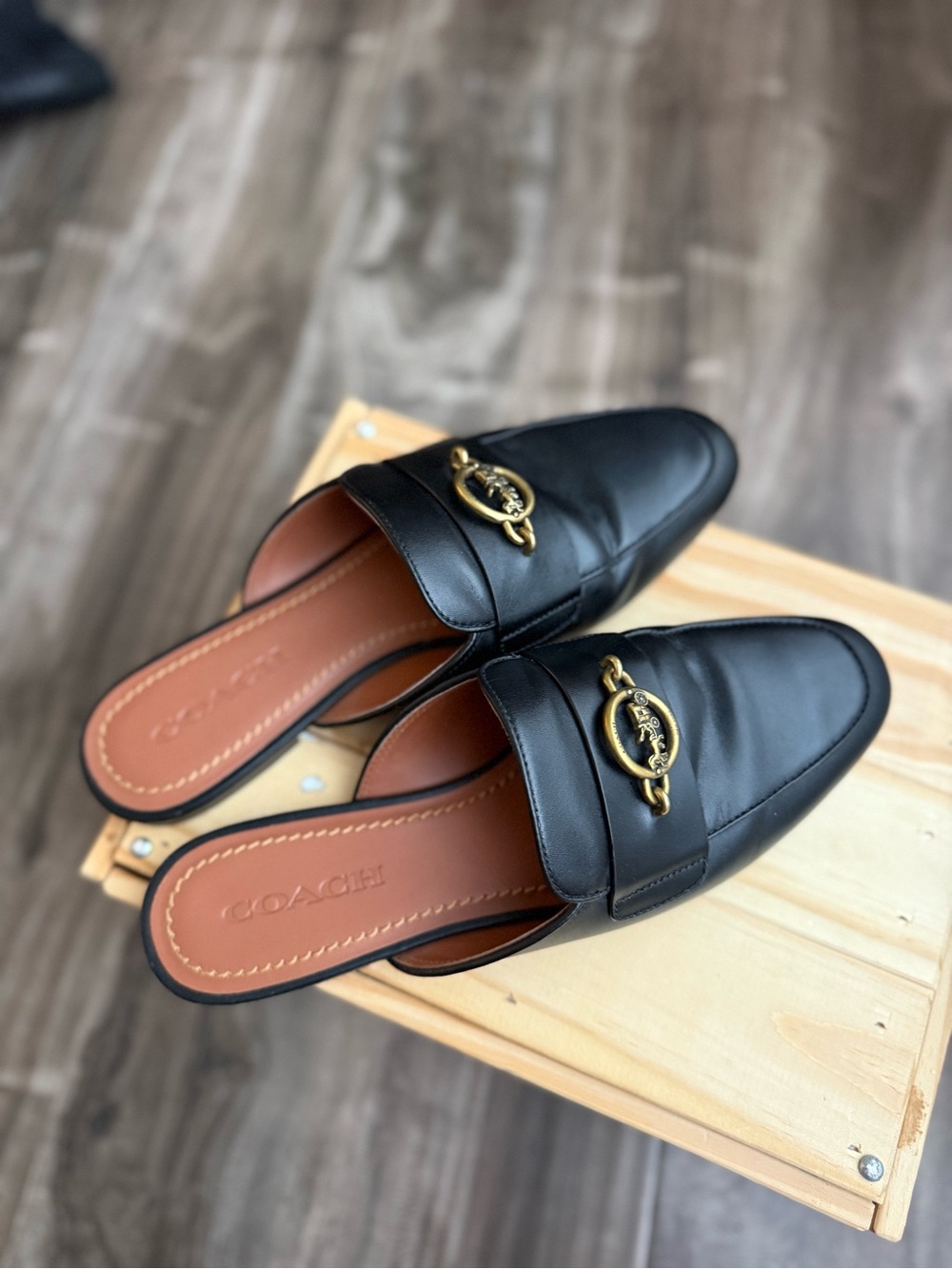 Coach Black Leather Loafer Mules – Gold Horse & Carriage Turnlock – Sz 10 / 40.5